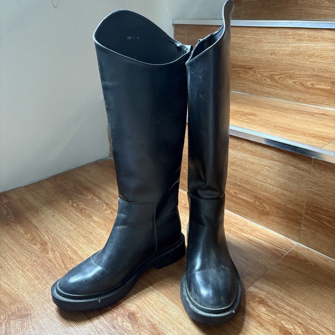 Jil Sander Black Leather Knee-High Boots (Category: Boots) located in Navotas City. Submitted by kathyp10 (Listing ID 1457378403, Image 1). Description: Jil Sander Women’s Leather Riding Boots Bought in Hong Kong Color: Black -Price negotiable for sure buyers MOP: Gcash, GoTyme MOD: Lalamove, J&T.