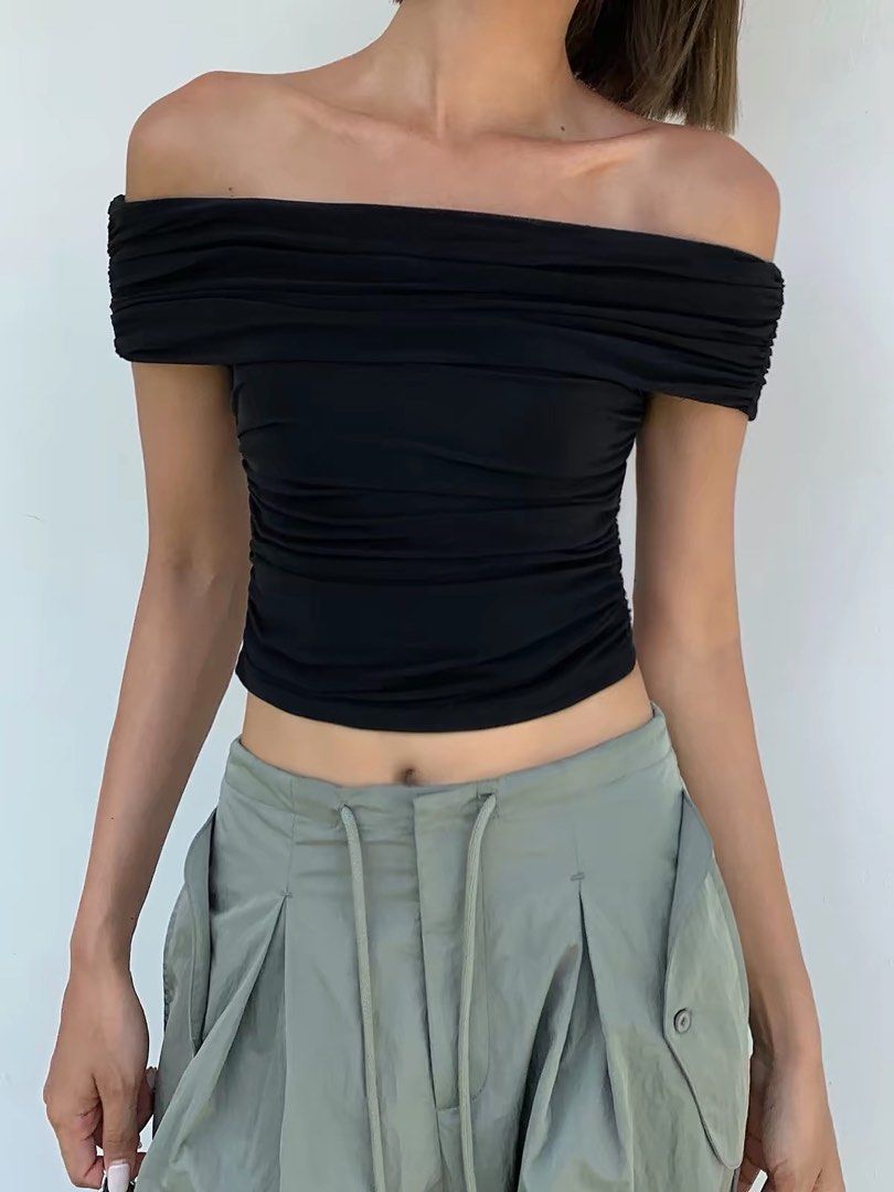 Black Off-Shoulder Top （分類：襯衫）位於 Hong Kong。 由 lovefashionlife_ 提交（商品編號 1457387263，圖片 1）。簡介： 。
