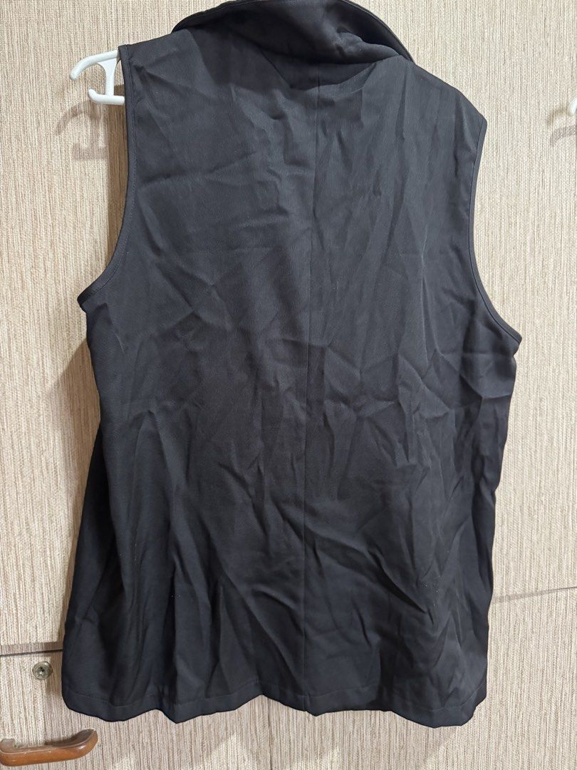 Black Outer Vest (Category: Others Tops) located in Manila. Submitted by antonettegan (Listing ID 1457415261, Image 2). Description: .