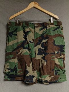 (Category: ) located in . Submitted by ukaythriftshirt (Listing ID 1457509298, Image 1). Description: .