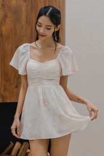 (Category: ) located in . Submitted by clearmywardrobeplssssss (Listing ID 1457457238, Image 1). Description: .
