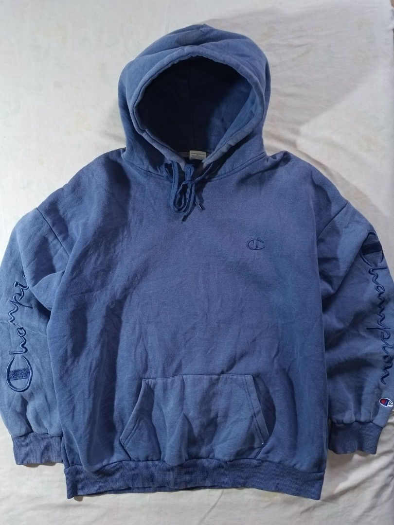 CHAMPION LOGO SCRIPT PULLOVER (Category: Coats, Jackets and Outerwear) located in Quezon City. Submitted by david.majarucon (Listing ID 1457416515, Image 1). Description: Vintage, has some stains. size S-M..