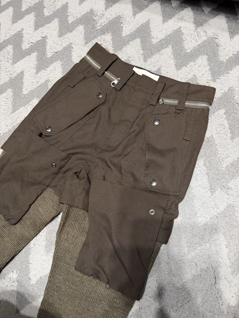 Chloe - Multipocket hybrid pants (Category: Jeans) located in Cavite. Submitted by commoncourtesy (Listing ID 1457419281, Image 3). Description: Size 38 fits 28 to 29.
