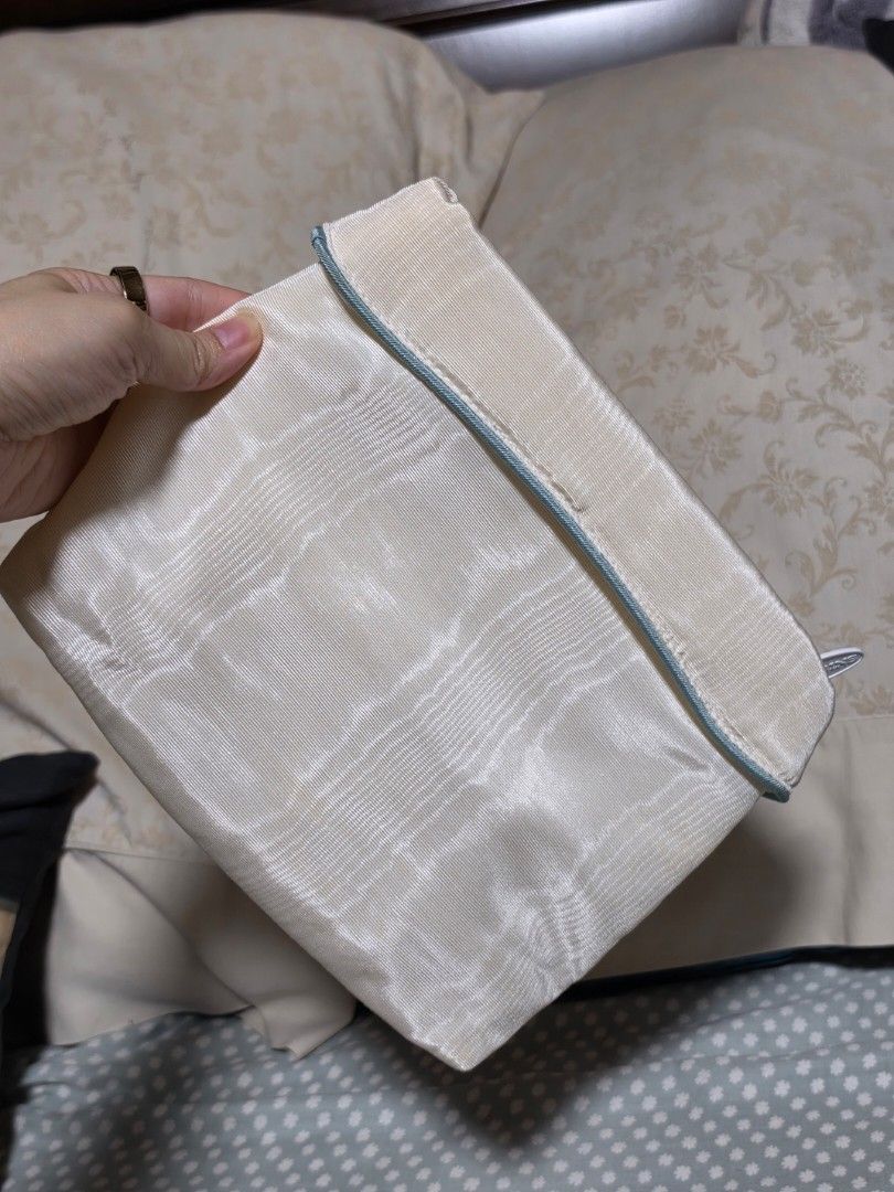 Clarins Soft Pillow-like Makeup Pouch in White (Category: Purses & Pouches) located in Quezon City. Submitted by snowflakes.specials (Listing ID 1457460677, Image 2). Description: Brand new.
