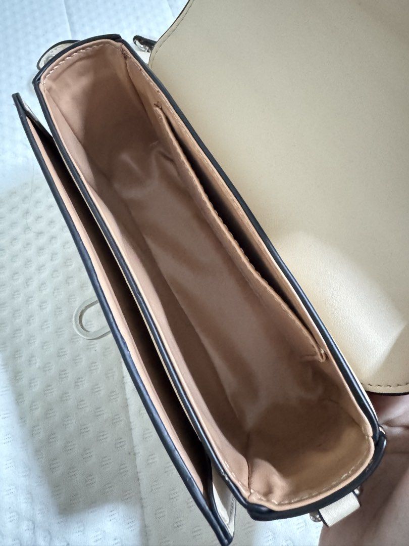 CLN Small Sling bag (Category: Shoulder Bags) located in Paranaque City. Submitted by gaftumar (Listing ID 1457336634, Image 3). Description: .
