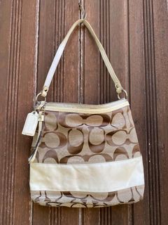 (Category: ) located in . Submitted by authentic_bag96 (Listing ID 1457351655, Image 1). Description: .