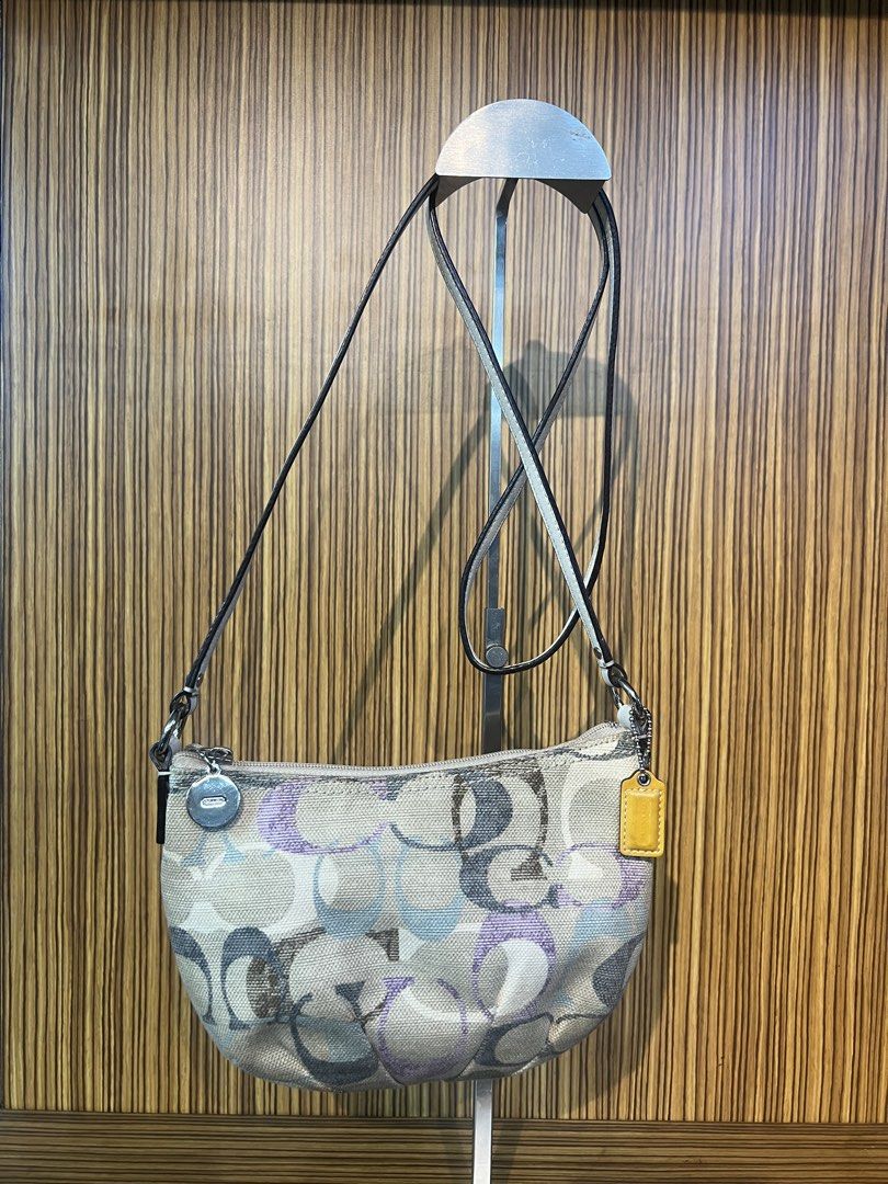 coach sling bag (Category: Cross-body Bags) located in Quezon City. Submitted by brand.selection (Listing ID 1457353858, Image 2). Description: coach sling.
