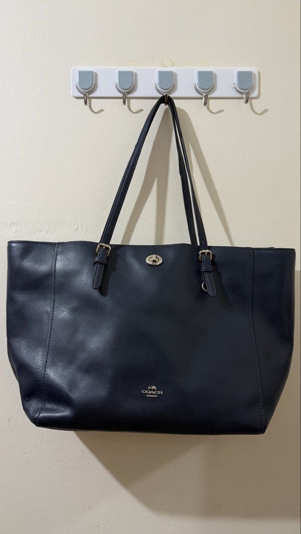 Coach Turnlock Crossgrain Leather Tote Bag (Category: Shoulder Bags) located in Rizal. Submitted by lovegclothingph (Listing ID 1457459208, Image 1). Description: - Authentic Coach Turnlock Crossgrain Leather Tote Bag - Large - Navy blue color - Tarnished hardware - Made in China - YKK zip - RFS: Decluttering.