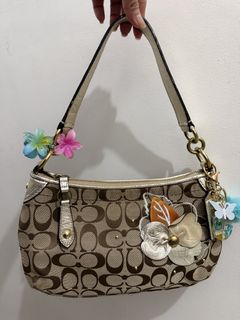 (Category: ) located in . Submitted by petite_preloved2 (Listing ID 1457368756, Image 1). Description: .