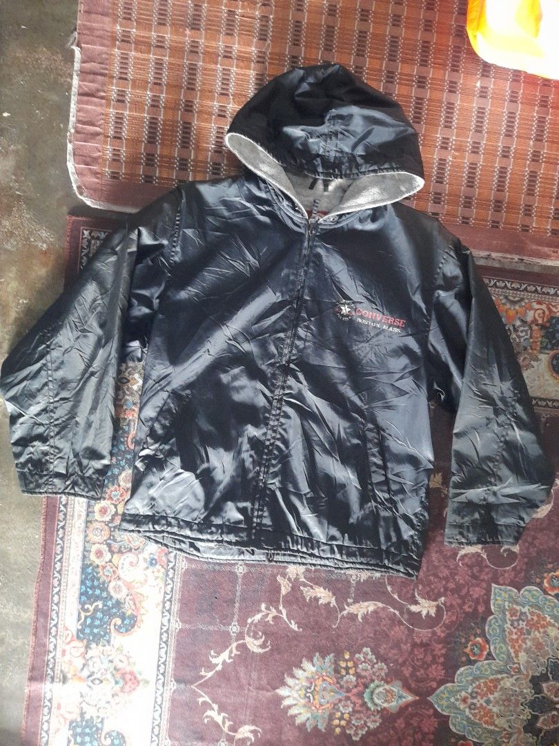 CONVERSE JACKET (Category: Coats, Jackets and Outerwear) located in Kuala Lumpur. Submitted by saibundle (Listing ID 1457359786, Image 1). Description: PIT 22 LABUH 26.
