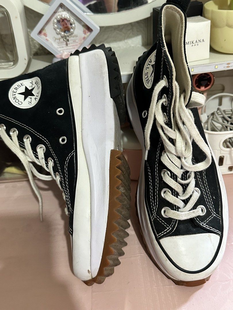 Converse Run Star Hike High Top Black White (Category: Sneakers) located in Pasacao. Submitted by eommacollections_ (Listing ID 1457467625, Image 2). Description: - Classic black Converse Run Star Hike high tops - Signature chunky platform sole - White laces - Star logo detail - Made in Vietnam - Size: 7 US Men's / 8.5 US Women's / 40 EU.
