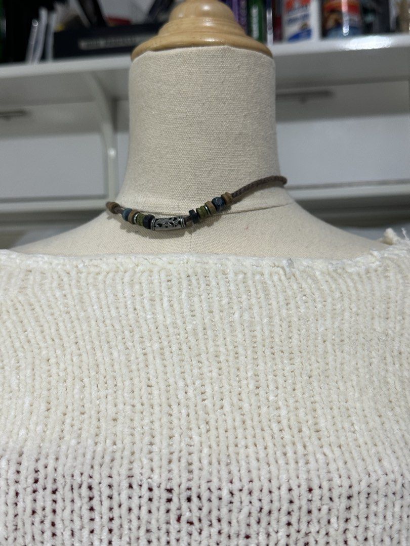 Cream White Knitted Sweater (Category: Coats, Jackets and Outerwear) located in Caloocan City. Submitted by 444keeps (Listing ID 1457430758, Image 2). Description: Very high quality! Sadly sumabit na kung saan saan and marami na syang issue huhu Size M-L Check the photos for issues! Can be free if you buy other pieces in my shop :).