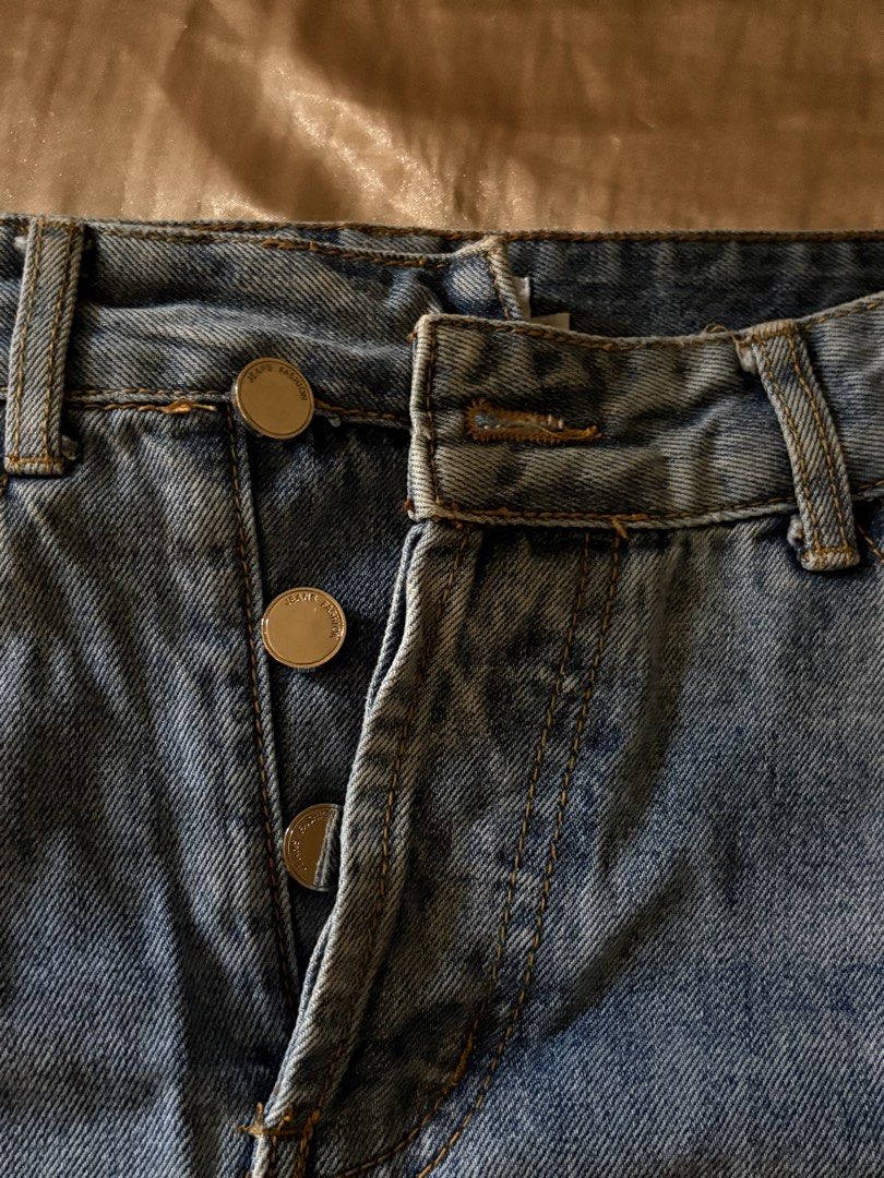 Denim Front Slit Skirt (Category: Skirts) located in Mandaluyong City. Submitted by bilinakayopls_ (Listing ID 1457372915, Image 3). Description: W: 27in L: 27in Rfs: decluttering Feel free to message me for more details or additional photos! 😊 📍Mandaluyong City.