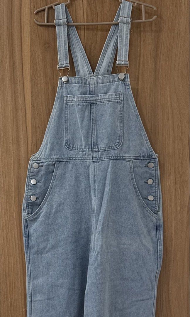 Denim Jumper (Category: Jumpsuits) located in Manila. Submitted by elixir26 (Listing ID 1457368182, Image 1). Description: Can fit S-M.