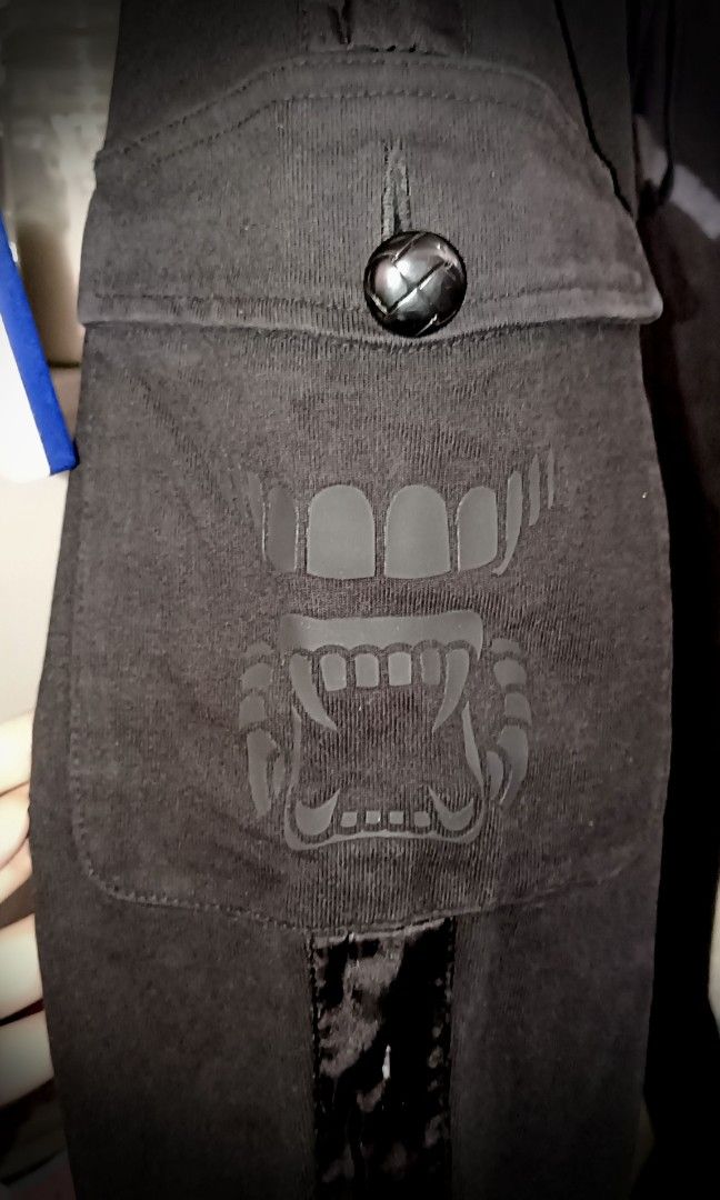 ALIEN x DevilNut Cargo Y2k Ribbed Knit Pants ( Collab rare ) (Category: Jeans) located in Manila. Submitted by liliaplay (Listing ID 1457355762, Image 3). Description: Authentic Solid! Pre-loved Imported 6pockets Collaboration heavy and thick solid rubberized embossed alien design solid hard print front y2k zipper buttoned pocket can be belted Unisex size: 32-34 hem/rise: 12 length: 40 leghole: 7.5 No Issue! rtw Lowered to its negotiable price Pa