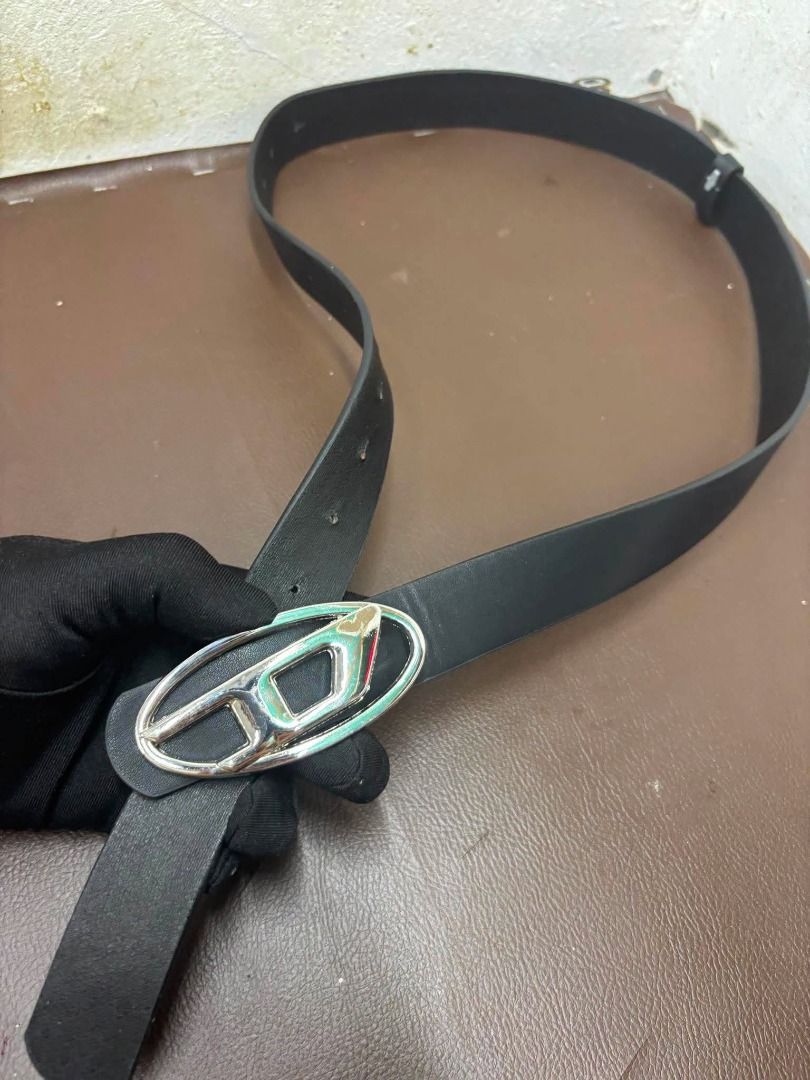 Diesel Leather Belt | Oval-D Silver Buckle (Category: Belt bags, Clutches and Pouches) located in Bacoor. Submitted by fafofa (Listing ID 1457497745, Image 1). Description: Diesel Leather Belt | Oval-D Silver Buckle Diesel black leather belt featuring a polished silver-tone Oval-D logo buckle. • Black leather • Silver-tone Oval-D buckle • Signature Diesel design • Clean, versatile look.
