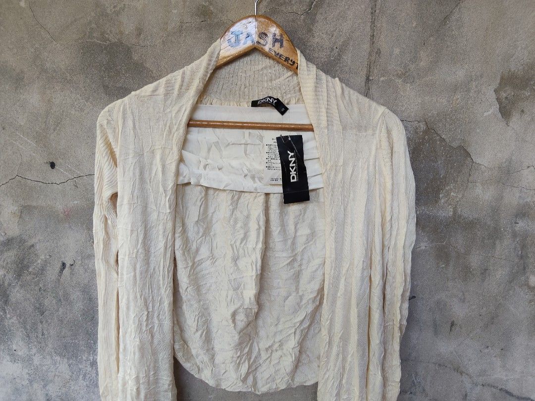 DKNY Cream Textured Cardigan Top Size S (Category: Longsleeves) located in City of Isabela. Submitted by jasheverything (Listing ID 1457500943, Image 2). Description: - Cream DKNY cardigan top - Textured fabric all over - Long sleeves with draped front - Original tags attached - Size S - Ideal for layering Excellent Condition 850+SF.