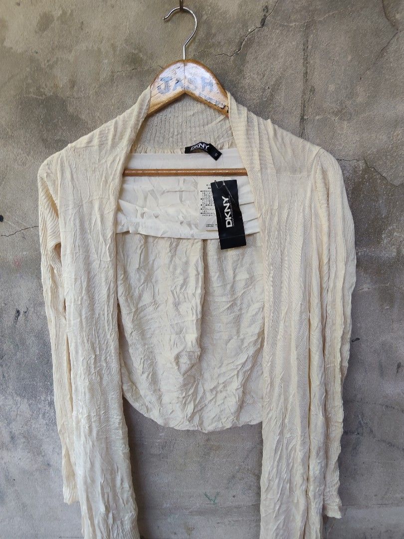 DKNY Cream Textured Cardigan Top Size S (Category: Longsleeves) located in City of Isabela. Submitted by jasheverything (Listing ID 1457500943, Image 3). Description: - Cream DKNY cardigan top - Textured fabric all over - Long sleeves with draped front - Original tags attached - Size S - Ideal for layering Excellent Condition 850+SF.