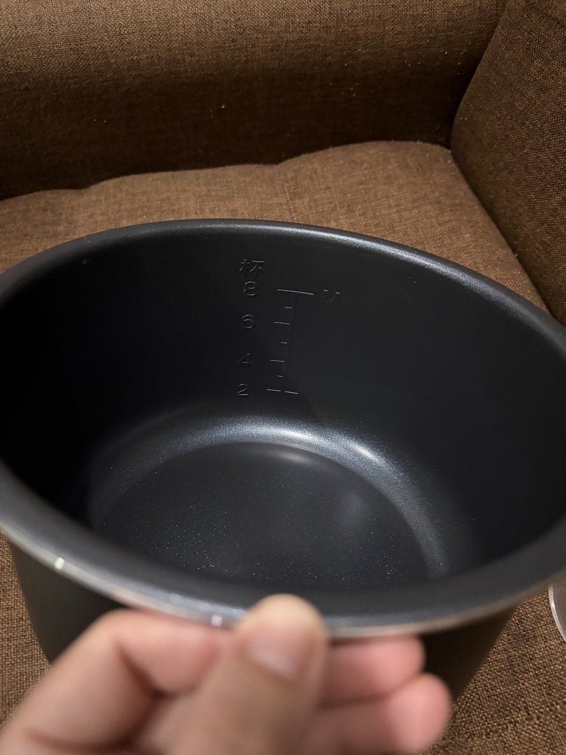 Electric Pressure Cooker Pot (Pot Only) (Category: Cookers) located in Taguig. Submitted by finds.market88 (Listing ID 1457367753, Image 2). Description: Electric Pressure Cooker (POT ONLY) 4L W22CM x L12CM Never been use Brand new No Box With Free Measuring Cup POT ONLY RFS: Namali kami ng sukat ng bili. Yung sukat paki check sa photos .