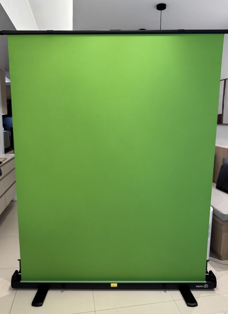 Elgato Green Screen (Category: Other Accessories) located in Taguig. Submitted by ericckk9 (Listing ID 1457342294, Image 1). Description: Purchased from DataBlitz, 2022 https://www[.]elgato[.]com/ww/en/p/green-screen Roller pulls up and retracts properly Honest scratches on the case and small stain on the top left part as shown in the last zoomed in photo.