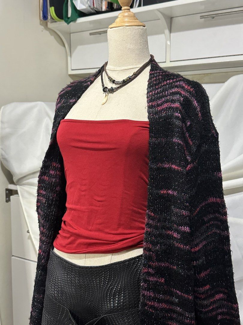 Emo/Alt Knitted Black Pink Long Blazer Cardigan (Category: Coats, Jackets and Outerwear) located in Caloocan City. Submitted by 444keeps (Listing ID 1457434736, Image 3). Description: Soo pretty! Super long sleeves! Length: 33 in Size M-L See last pic for when worn ^^.