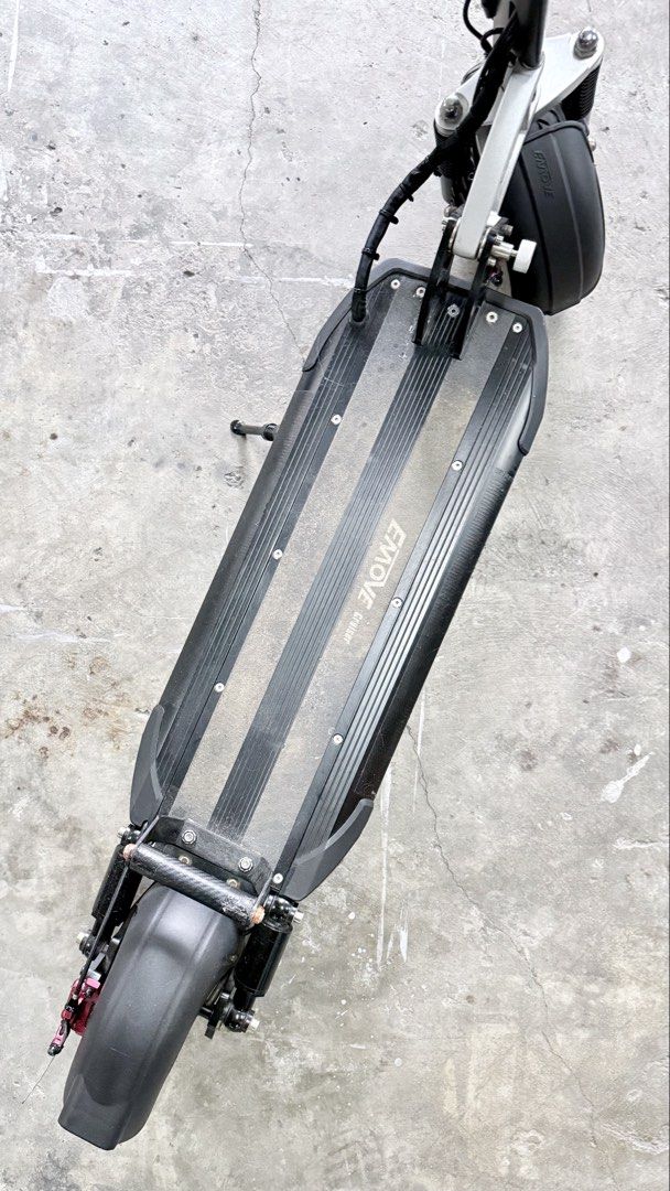 E-Move Cruiser V1.0 Electric Scooter (Category: Bicycles) located in Quezon City. Submitted by andreamolly888 (Listing ID 1457457558, Image 3). Description: Heavy-duty, long-range daily commuter scooter. Packed with high-end LG battery cells and solid IP67 weather protection. Ready to ride. Specs: 1600W Max Peak Power | 52V LG Li-ion Battery | 543 km low mileage | IP67 Water Resistance Features: Dual suspension, semi-hydraulic disc brakes, pneuma