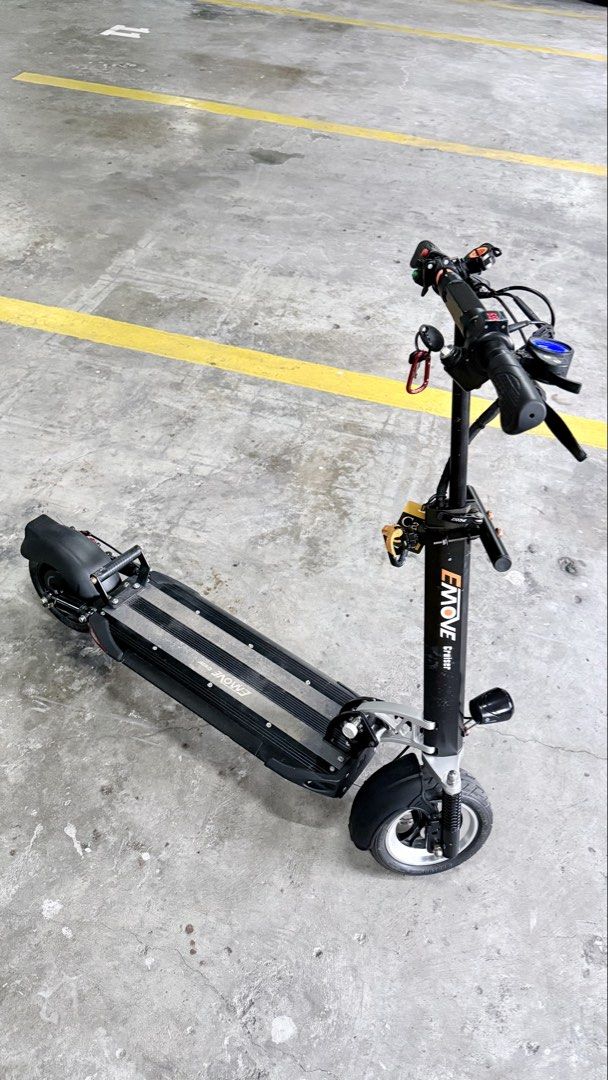 E-Move Cruiser V1.0 Electric Scooter (Category: Bicycles) located in Quezon City. Submitted by andreamolly888 (Listing ID 1457457558, Image 1). Description: Heavy-duty, long-range daily commuter scooter. Packed with high-end LG battery cells and solid IP67 weather protection. Ready to ride. Specs: 1600W Max Peak Power | 52V LG Li-ion Battery | 543 km low mileage | IP67 Water Resistance Features: Dual suspension, semi-hydraulic disc brakes, pneuma