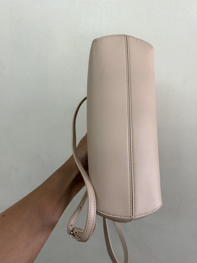Fendí First (Category: Luxury Bags & Wallets) located in Quezon City. Submitted by trxdc22 (Listing ID 1457375261, Image 3). Description: .