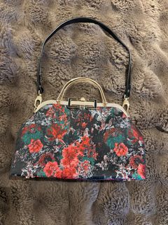 (Category: ) located in . Submitted by cool_eclecticfinds (Listing ID 1457382190, Image 1). Description: .