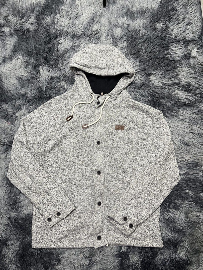 FOR SALE (Category: Coats, Jackets and Outerwear) located in Bulacan. Submitted by sef19 (Listing ID 1457417673, Image 1). Description: VANS - size : large to xl condition : excellent price : ₱770 - location : bulacan mop : gcash / jnt pm 📩📩📩.