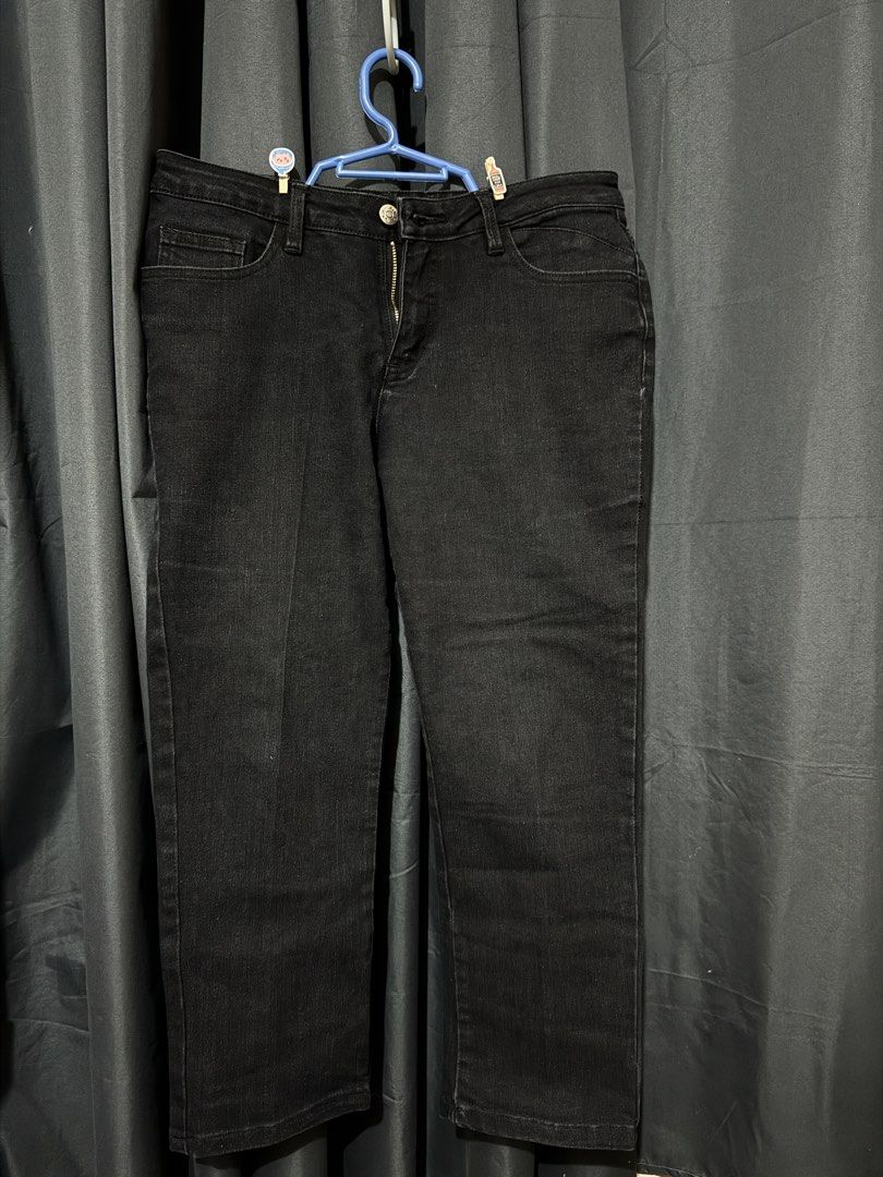 FORME Black Denim Jeans Size L (Category: Jeans) located in Iligan City. Submitted by kitkatdeclutters (Listing ID 1457451588, Image 1). Description: - Brand: FORME - Color: Black Denim - Fit: Straight Leg - Closure: Button and Zip - Pockets: 2 front, 2 buttoned back pockets - Features: Comfortable for everyday wear, easy to pair with any top.