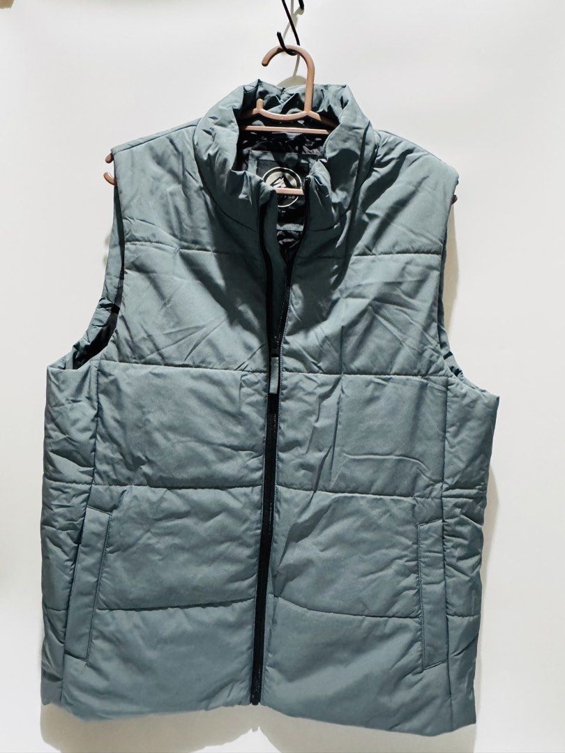 Giordano Puffer Vest - Storm Blue - Size M (Category: Vests) located in Manila. Submitted by iggy.boy (Listing ID 1457505363, Image 2). Description: - Giordano storm blue puffer vest - Brand new (never used, cut tag) - Size M - Stand collar with full zip closure - Two side pockets - Ideal for layering - Comfortable and warm.