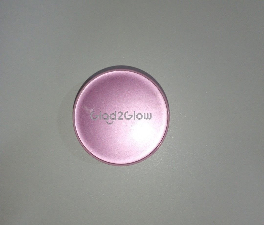 Glad2Glow 2in1 Cushion Powder (Category: Makeup) located in Minalin. Submitted by kitchieeee (Listing ID 1457353566, Image 1). Description: Glad2Glow 2in1 Cushion Powder -no box shade: custard original price: 549 location: pampanga mod: j&t payment first ( vc or video sa item proof not scammer) mop: gcash, maya, bank transfer rfs: decluttering.