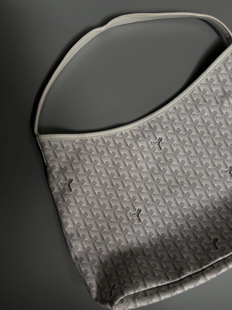 Goyard (Category: Luxury Bags & Wallets) located in Santa Cruz. Submitted by pizzaburger13 (Listing ID 1457467518, Image 3). Description: 🚨 Price for attention only!! Price: ₱1,500.