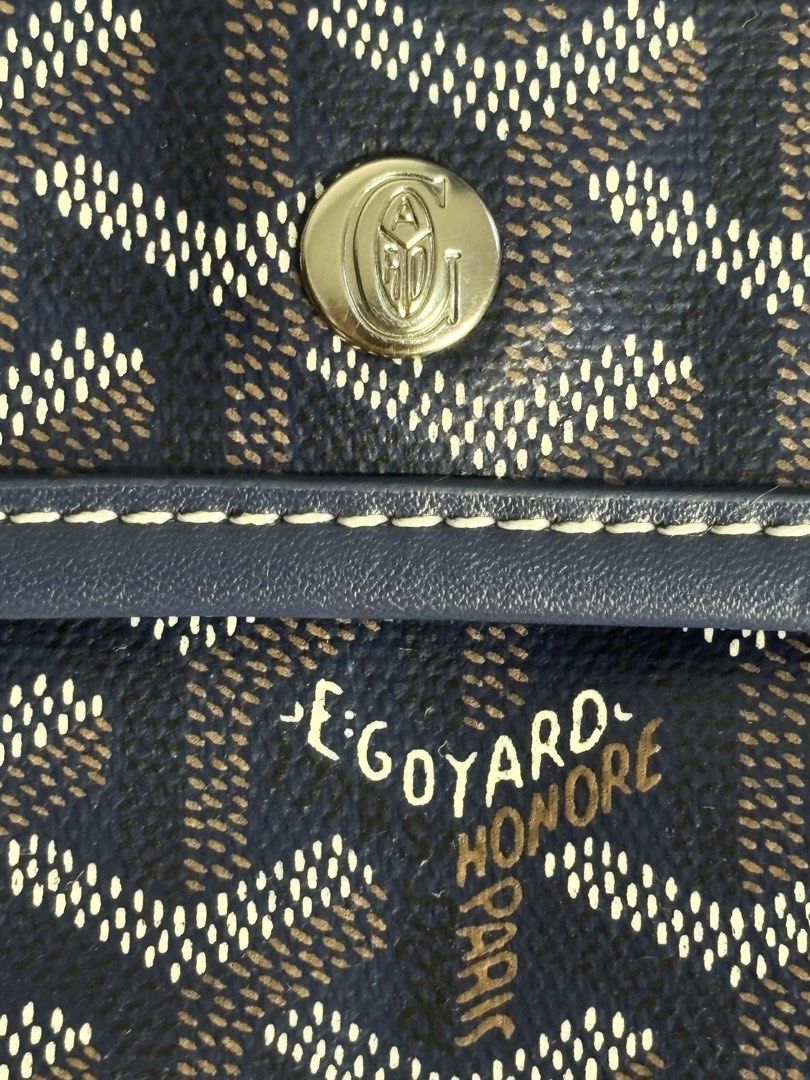 Goyard Saint Louis tote bag (Category: Luxury Bags & Wallets) located in Lipa City. Submitted by treasurehunterbychristian (Listing ID 1457332102, Image 2). Description: 16 inches bottom part •see photos for sign of usage.