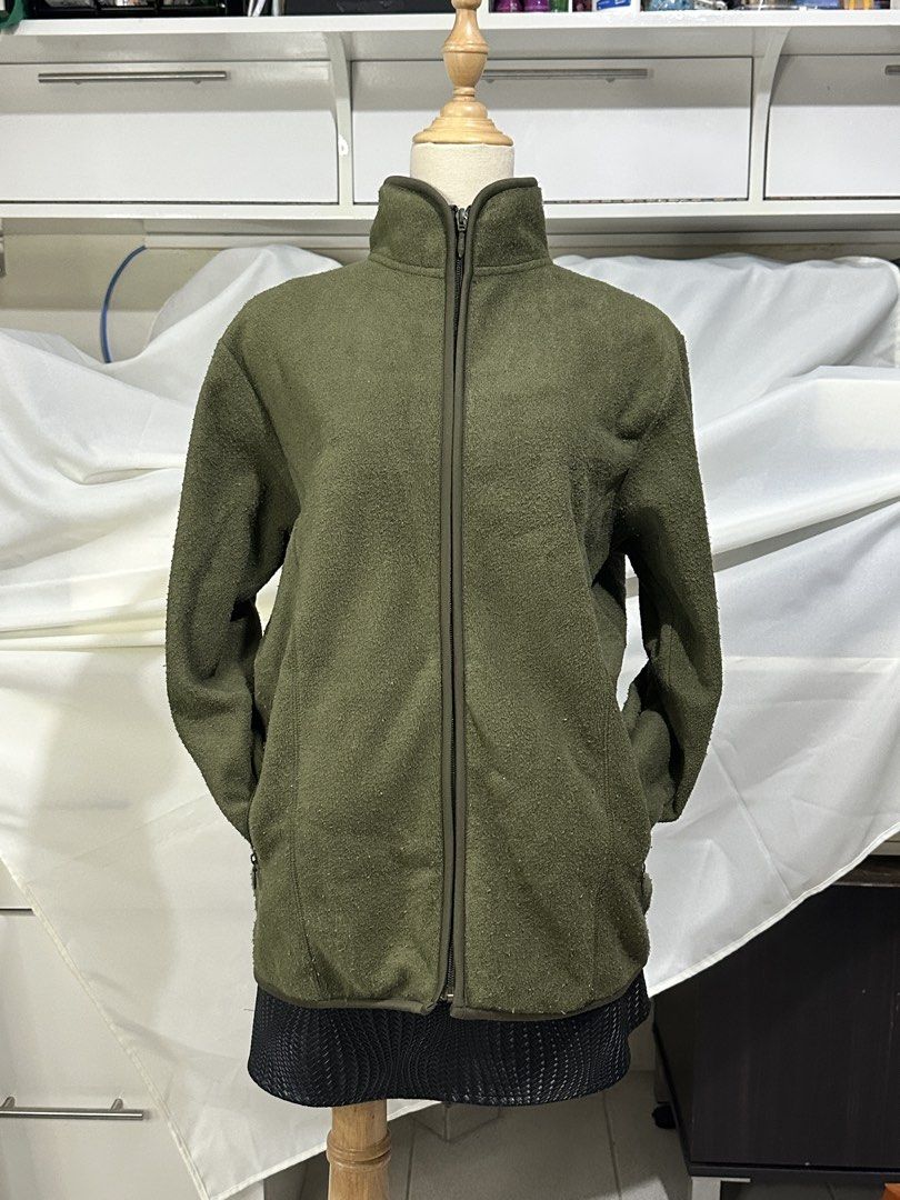 Green Fuzzy Jacket (Category: Coats, Jackets and Outerwear) located in Caloocan City. Submitted by 444keeps (Listing ID 1457422433, Image 3). Description: Makapal! Size M (Men’s) .