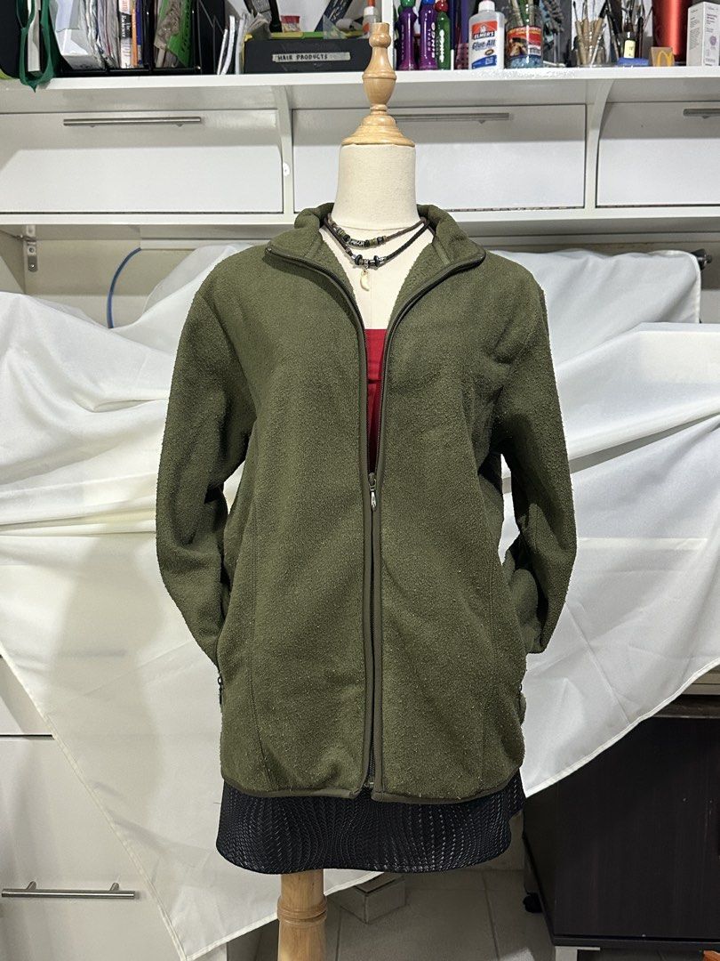 Green Fuzzy Jacket (Category: Coats, Jackets and Outerwear) located in Caloocan City. Submitted by 444keeps (Listing ID 1457422433, Image 1). Description: Makapal! Size M (Men’s) .