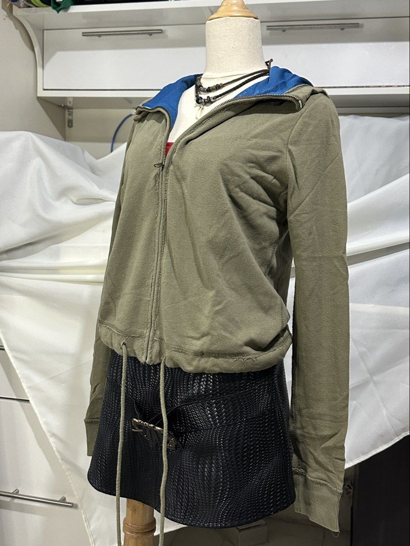 Green Semi Cropped Drawstring Jacket (Category: Coats, Jackets and Outerwear) located in Caloocan City. Submitted by 444keeps (Listing ID 1457426463, Image 3). Description: Hard to let go jacket! High quality material. You can adjust the drawstring if you want a “puffed” look :) Size XS on tag Fits XS-M.
