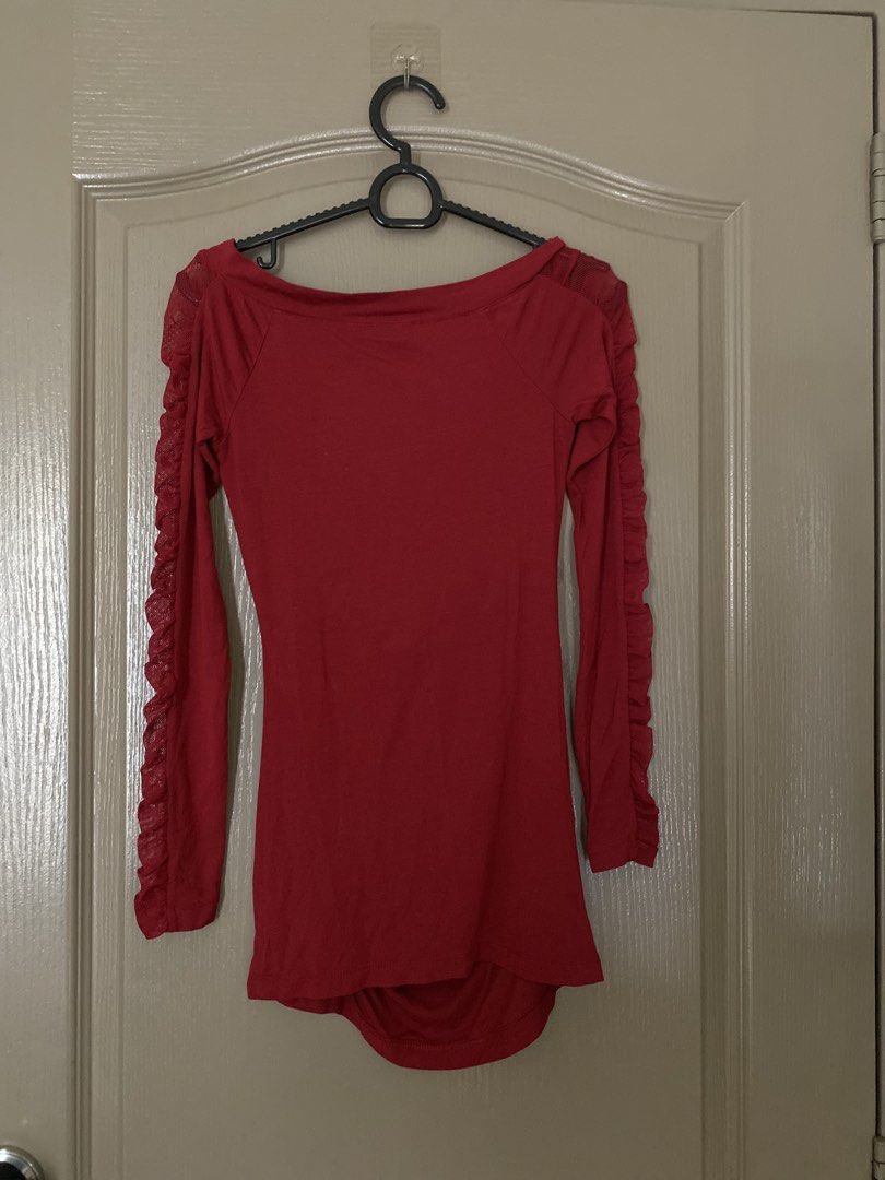 Guess Red Long Sleeve Top Size S (Category: Blouses) located in Pasig City. Submitted by fountainpenmd (Listing ID 1457333923, Image 2). Description: - Guess red long sleeve top - Size: S - Ruched detailing on the side - Mesh detailing on the sleeves - Super flattering and versatile 📌 Ongoing major decluttering 📌 Pre-loved item, sold as-is 📌 Please check all photos carefully.