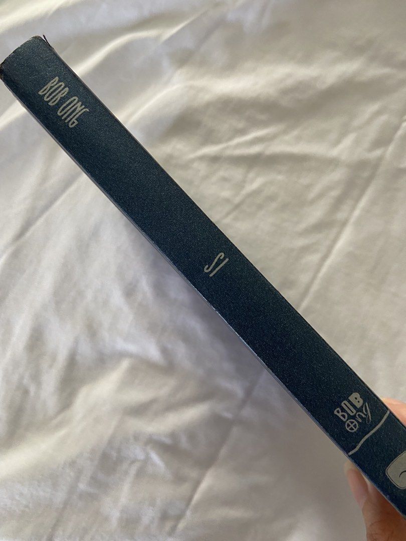 [HB, VISPRINT] Si by Bob Ong (Category: Storybooks) located in Cebu City. Submitted by doslothsdream (Listing ID 1457417521, Image 3). Description: out-of-print hardback copy of “Si”. pages are clean and white. js some minor shelf wears on the dustjacket. just let me know if you want more photos!.