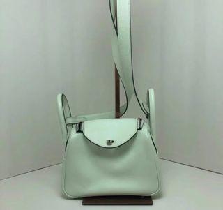 （分類：）位於 。 由 bellize.luxury 提交（商品編號 1457489616，圖片 1）。簡介： 。