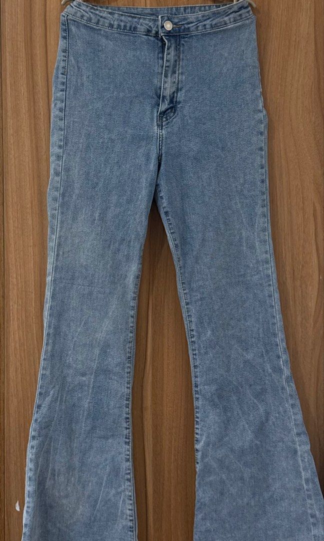 Highwaist Flared Jeans (Category: Jeans) located in Manila. Submitted by elixir26 (Listing ID 1457368425, Image 1). Description: Can fit M.