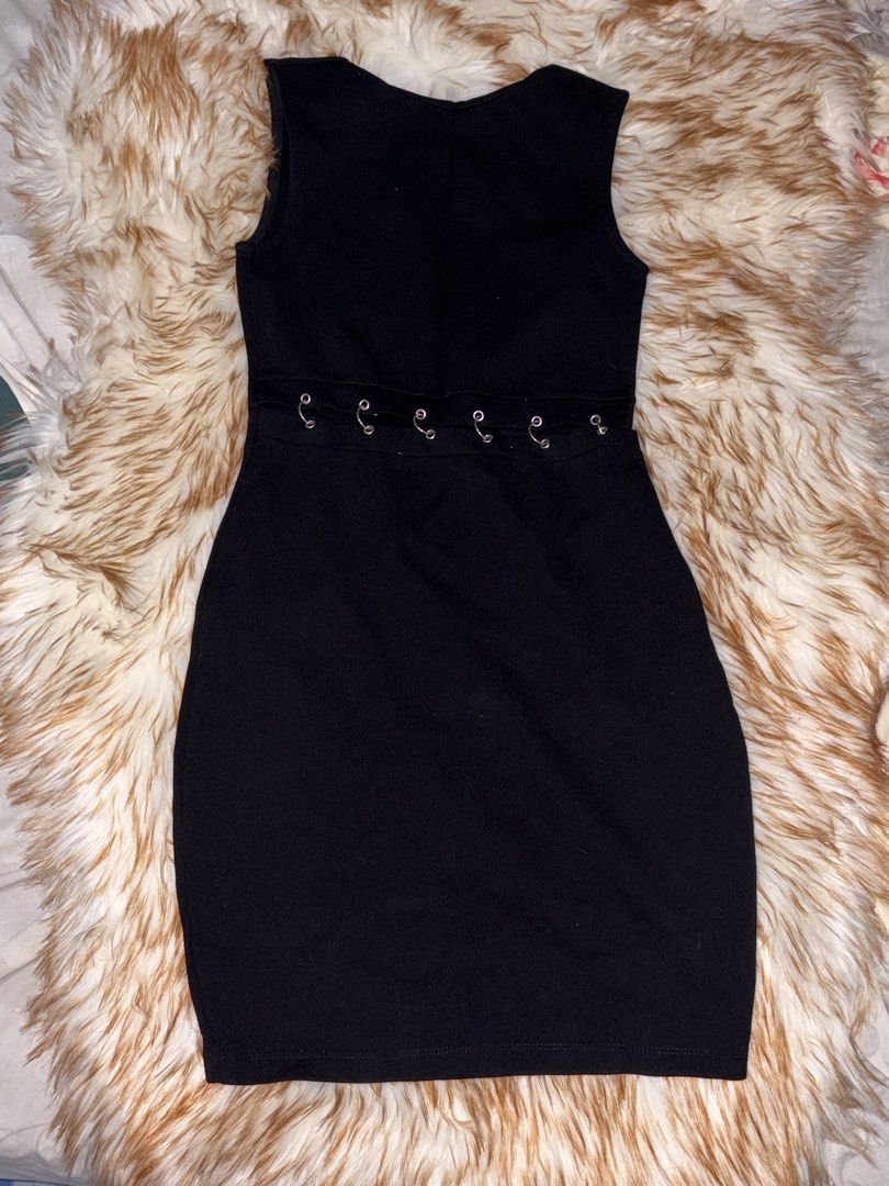 H&M Black Sleeveless Dress (Category: Dresses) located in Bayambang. Submitted by phazel18 (Listing ID 1457476492, Image 1). Description: size : xs - small preloved.