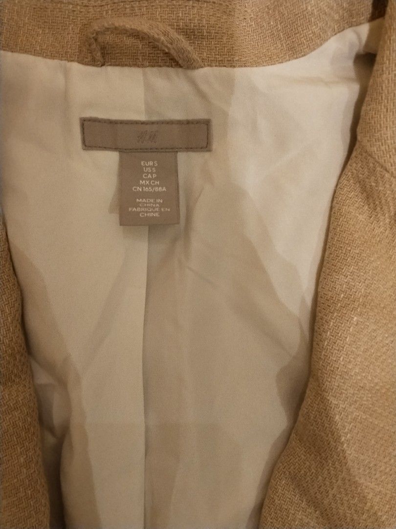 H&M Blazer Size Small (Category: Coats, Jackets and Outerwear) located in Manila. Submitted by silentphoenix.799537 (Listing ID 1457444519, Image 3). Description: size small color oat chest- 20 inches length-29 inches.
