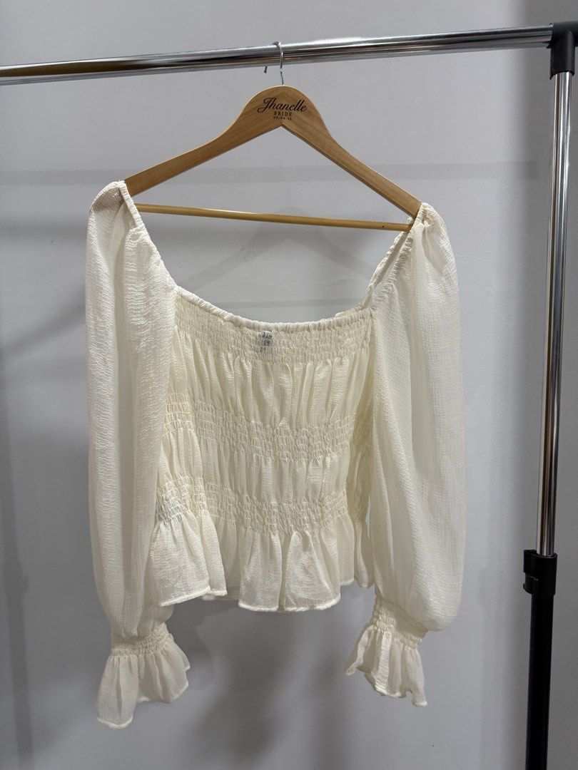 H&M Divided White Square Neck Ruffle Top/Blouse (Category: Blouses) located in Taguig. Submitted by dyaaanel (Listing ID 1457382125, Image 2). Description: 🤍 H&M Divided ✨ Selling Price: ₱400 🏷️ Brand: H&M 👗 Size: Large 🤍 Color: Cream/Off-White 🧵Material: See through ~ Used once for our prenup photoshoot RFS: Decluttering unused and slightly used clothes. 📦 NO MEET-UPS 🚚 Pick-up or delivery only 💸 Courier fee shouldered by buyer 💌 DM if 