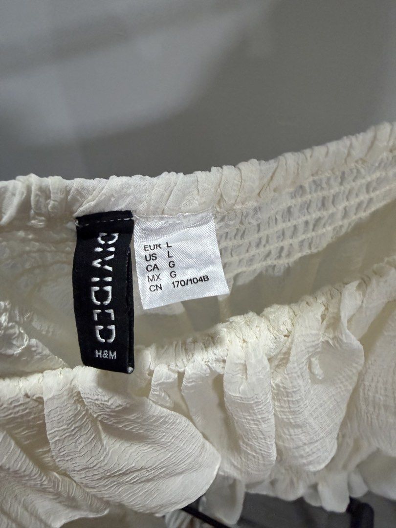 H&M Divided White Square Neck Ruffle Top/Blouse (Category: Blouses) located in Taguig. Submitted by dyaaanel (Listing ID 1457382125, Image 3). Description: 🤍 H&M Divided ✨ Selling Price: ₱400 🏷️ Brand: H&M 👗 Size: Large 🤍 Color: Cream/Off-White 🧵Material: See through ~ Used once for our prenup photoshoot RFS: Decluttering unused and slightly used clothes. 📦 NO MEET-UPS 🚚 Pick-up or delivery only 💸 Courier fee shouldered by buyer 💌 DM if 