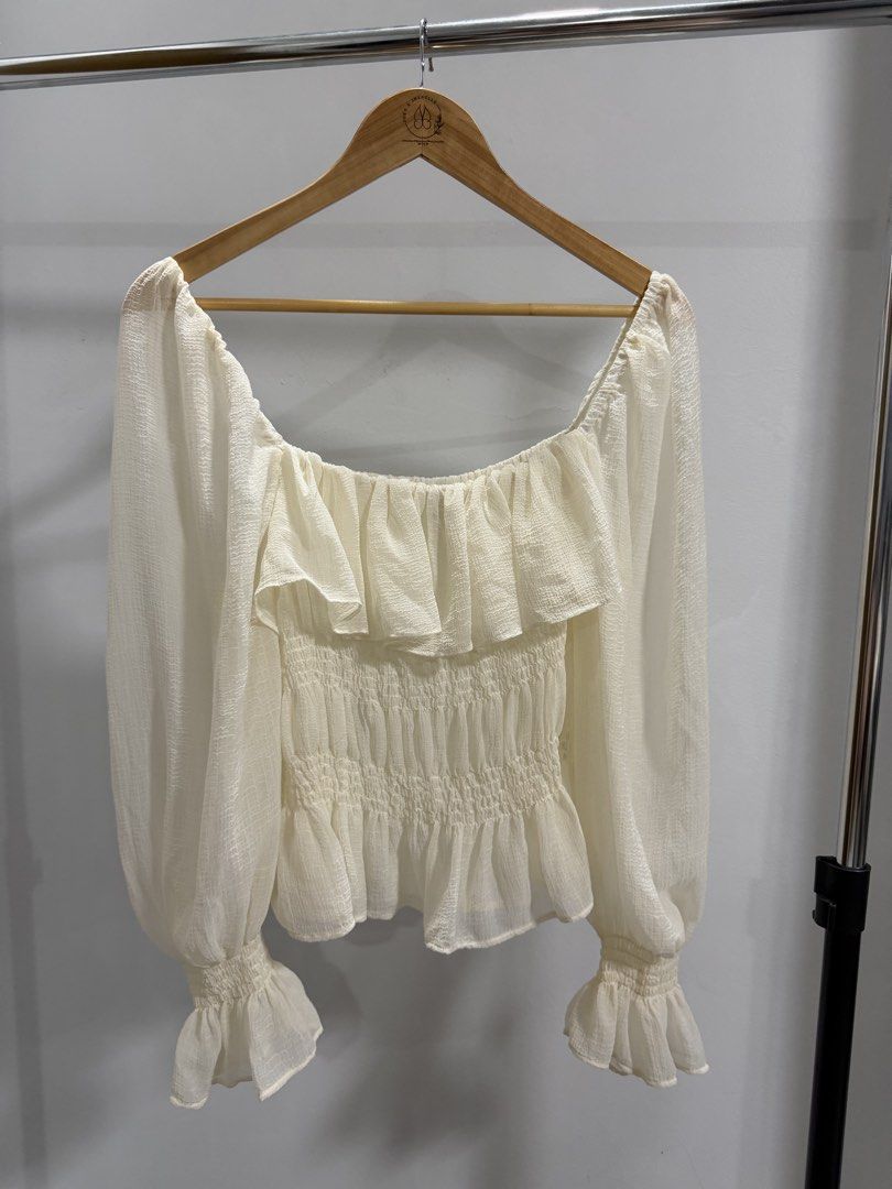 H&M Divided White Square Neck Ruffle Top/Blouse (Category: Blouses) located in Taguig. Submitted by dyaaanel (Listing ID 1457382125, Image 1). Description: 🤍 H&M Divided ✨ Selling Price: ₱400 🏷️ Brand: H&M 👗 Size: Large 🤍 Color: Cream/Off-White 🧵Material: See through ~ Used once for our prenup photoshoot RFS: Decluttering unused and slightly used clothes. 📦 NO MEET-UPS 🚚 Pick-up or delivery only 💸 Courier fee shouldered by buyer 💌 DM if 