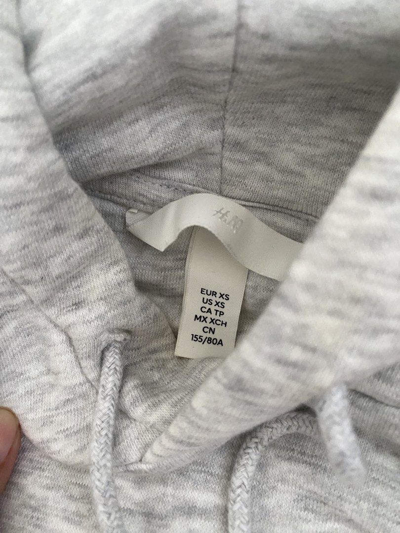 H&M Light Gray Hoodie (Category: Coats, Jackets and Outerwear) located in Bacoor. Submitted by hellop4t (Listing ID 1457365989, Image 3). Description: .