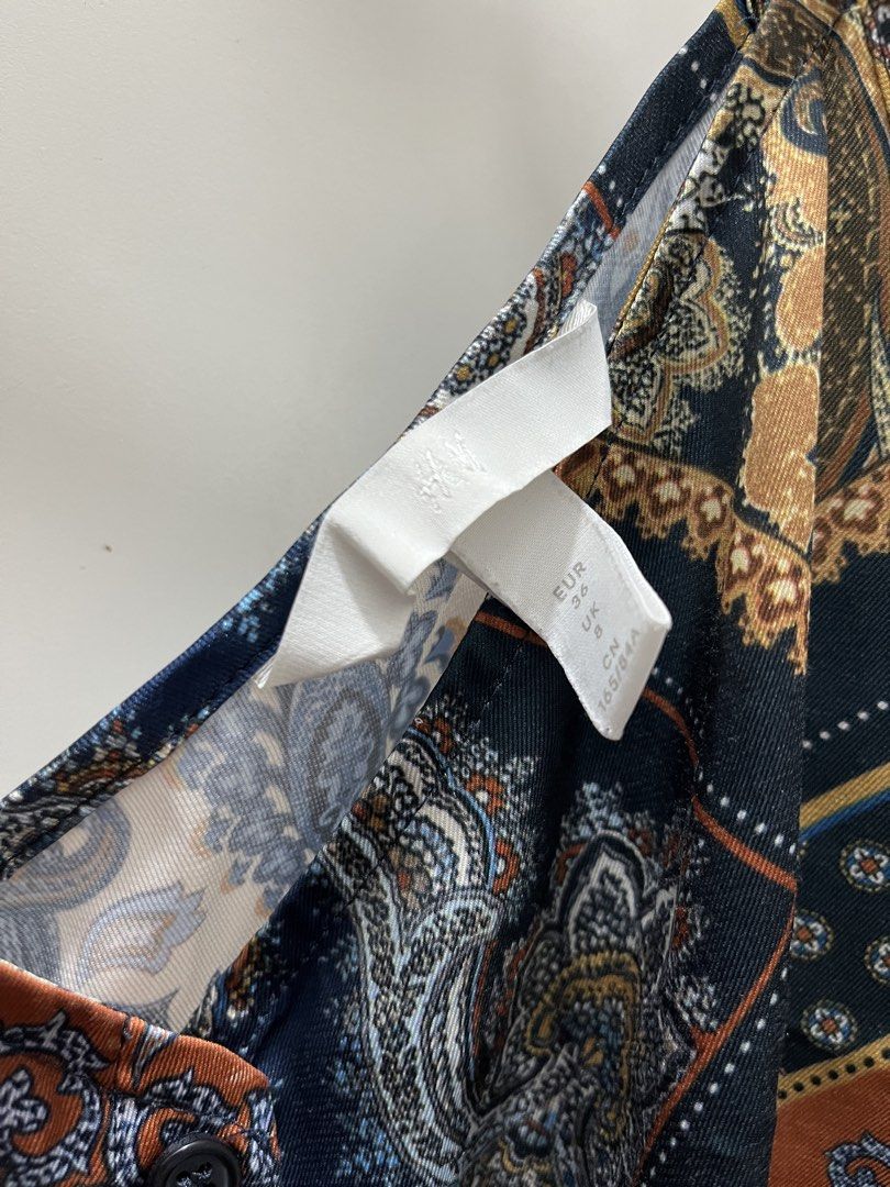 H&M Silk top (Category: Sleeveless) located in Manila. Submitted by declutwtlu_ (Listing ID 1457506673, Image 2). Description: RS: Decluttering Area: Sampaloc, Manila Payment: GCash, payment first Shipping: Angkas Shipping fee: Paid by buyer .
