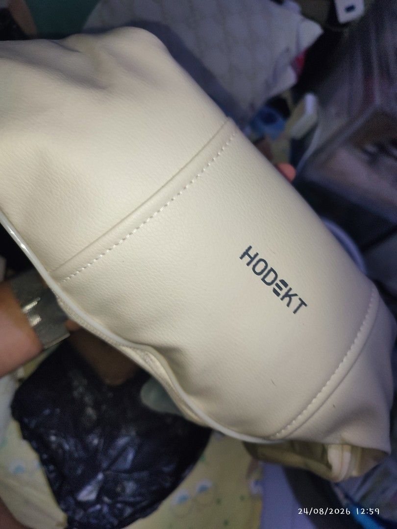 HODEKT Neck Massager with Heat Function (Category: Massage Devices) located in Pasig City. Submitted by cath_arela18 (Listing ID 1457370492, Image 3). Description: HODEKT neck massager. Has heat function and multiple massage modes. Controls are on the side for easy access. Comes in original packaging. Great for relaxing after a long day. Get a soothing massage anytime, anywhere. Brand new. Na double order lang. 800 plus orig price. .
